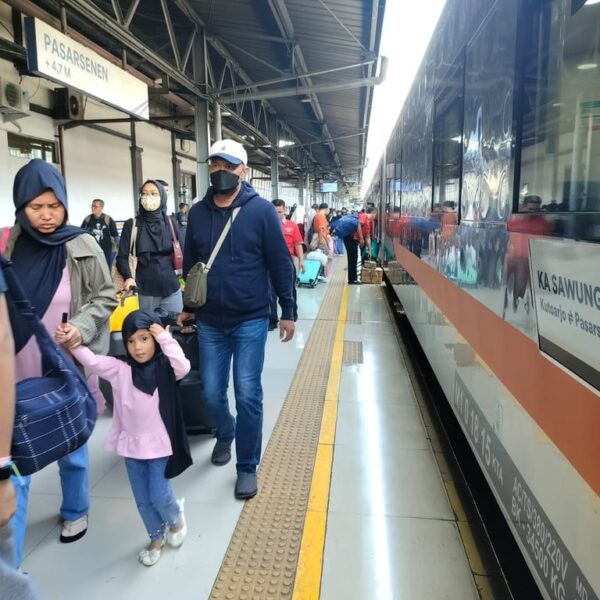 Lonjakan Penumpang dan Layanan Optimal, KAI Sukses Layani Angkutan Lebaran 2025 Lonjakan Penumpang dan Layanan Optimal, KAI Sukses Layani Angkutan Lebaran 2025