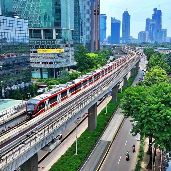 Train Attendant: Sosok Penting di Balik Otomatisnya LRT Jabodebek Train Attendant: Sosok Penting di Balik Otomatisnya LRT Jabodebek