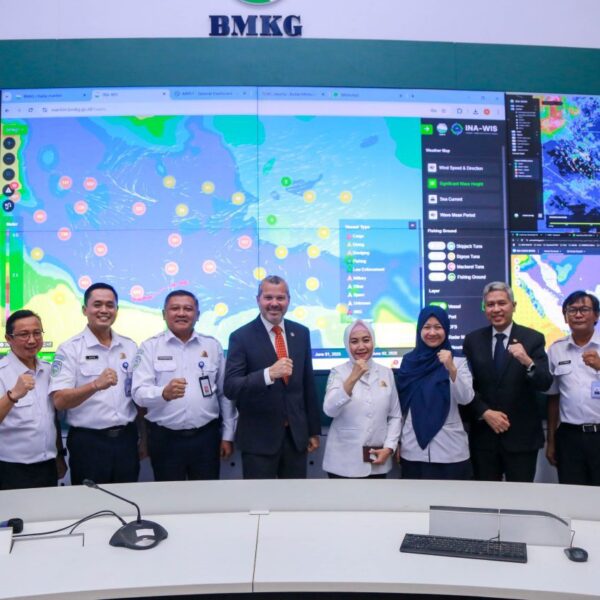 Sekjen IMO Kunjungi BMKG: Indonesia Pamerkan Teknologi Maritim dan Sistem Peringatan Dini Sekjen IMO Kunjungi BMKG: Indonesia Pamerkan Teknologi Maritim dan Sistem Peringatan Dini