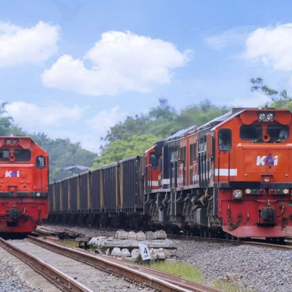KAI Catat Kinerja Positif, Angkutan Barang Tembus 21 Juta Ton KAI Catat Kinerja Positif, Angkutan Barang Tembus 21 Juta Ton