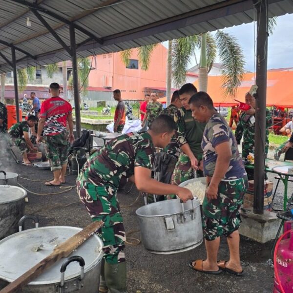 Pemkab Tapteng Pastikan Pasokan Makanan Pengungsi Aman, Posko Informasi Komdigi Mulai Beroperasi Pemkab Tapteng Pastikan Pasokan Makanan Pengungsi Aman, Posko Informasi Komdigi Mulai Beroperasi