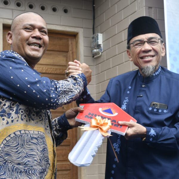 Pascabencana Padang: Kunci Huntap Mandiri Mulai Dibagikan, 22 Unit Tambahan Segera Dibangun Pascabencana Padang: Kunci Huntap Mandiri Mulai Dibagikan, 22 Unit Tambahan Segera Dibangun
