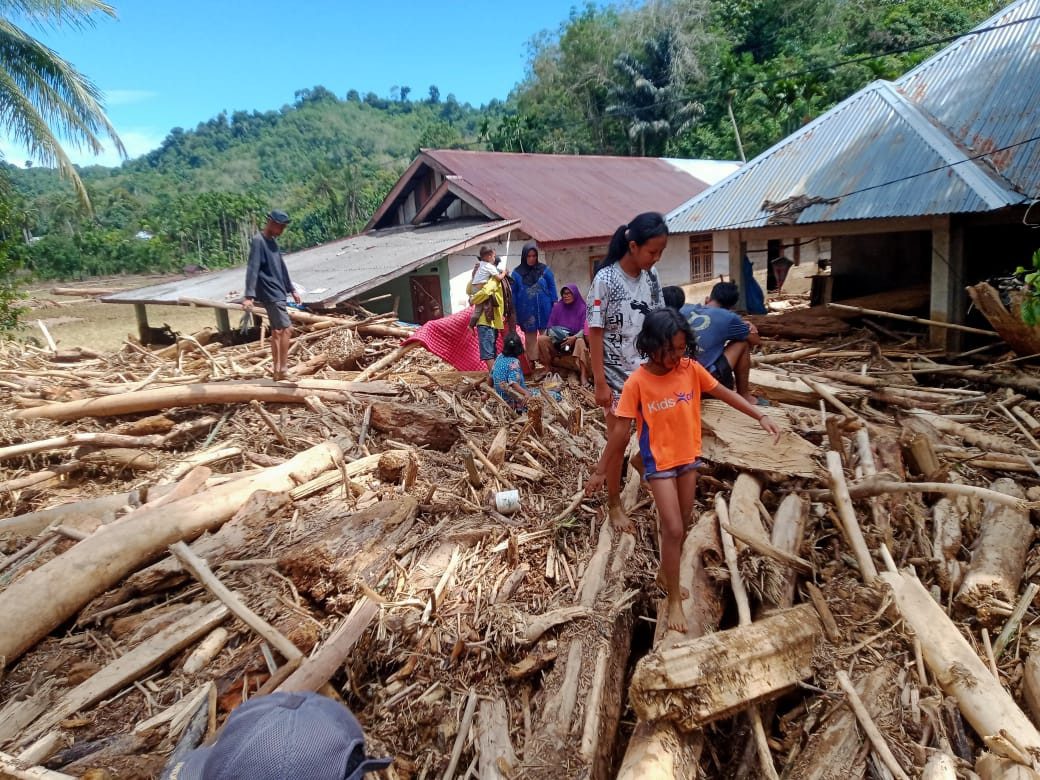 Kemensos Salurkan Bantuan untuk Korban Banjir dan Longsor di Bengkulu dan Sumbar