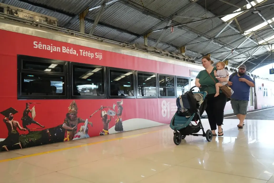 KAI Daop 2 Bandung, Percantik Stasiun dan KA dengan Ornamen Kemerdekaan
