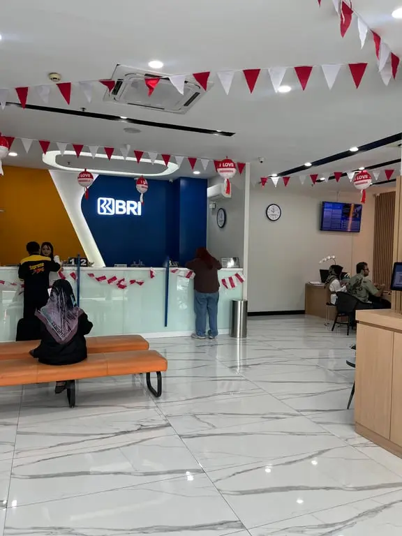Sambut HUT ke-81 RI, BRI BO Cempaka Mas Semarakkan Kantor dengan Dekorasi Nuansa Merah Putih