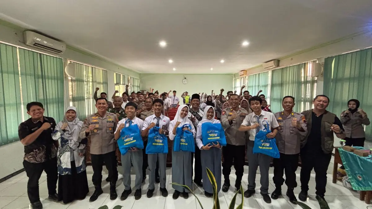Bukan Sekadar Bisa Pakai AI, Polresta Cilacap Bekali Pelajar SMAN 1 Kroya Agar Tak Mudah Terjebak Hoaks