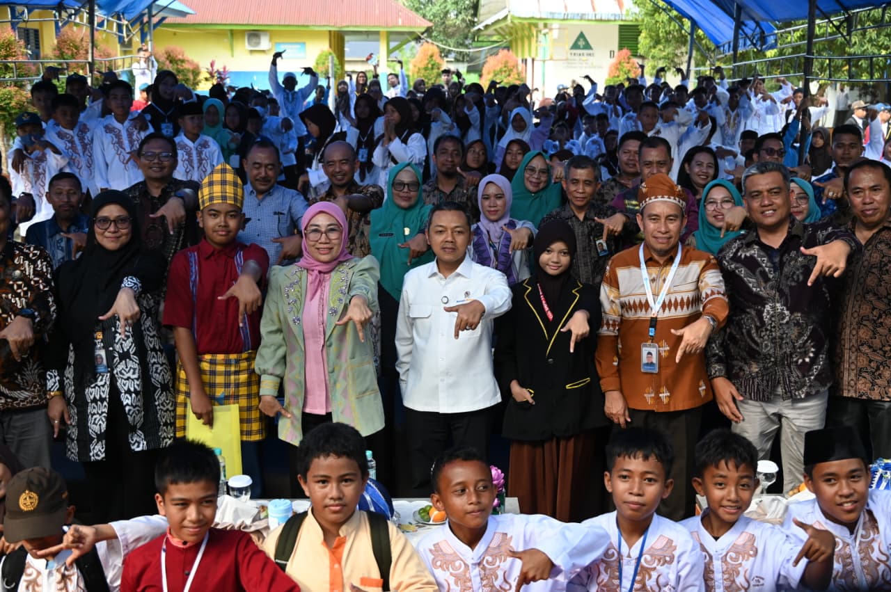 Kreatif! SMPN 15 Kendari Akali Keterbatasan Kelas Lewat MPLS Outbound Berbasis Karakter